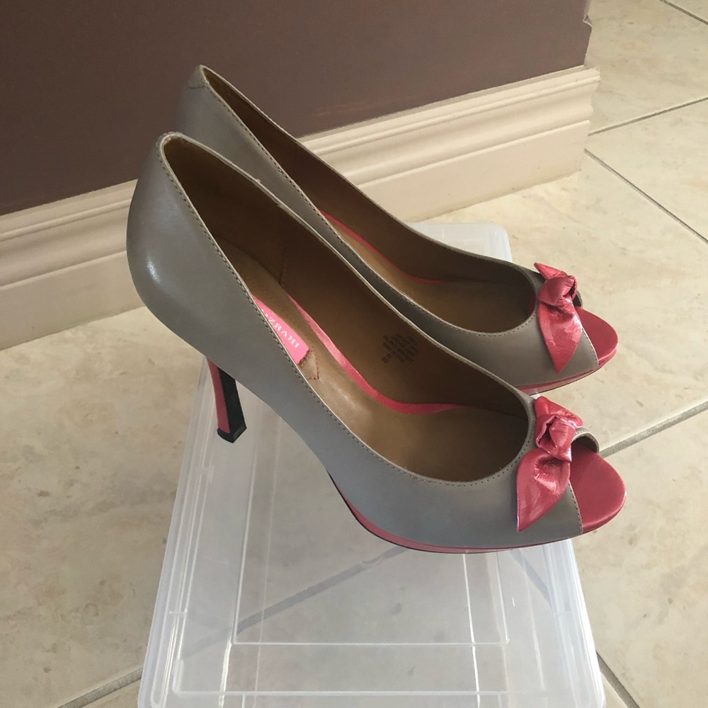 Heels - Picture 2 of 3